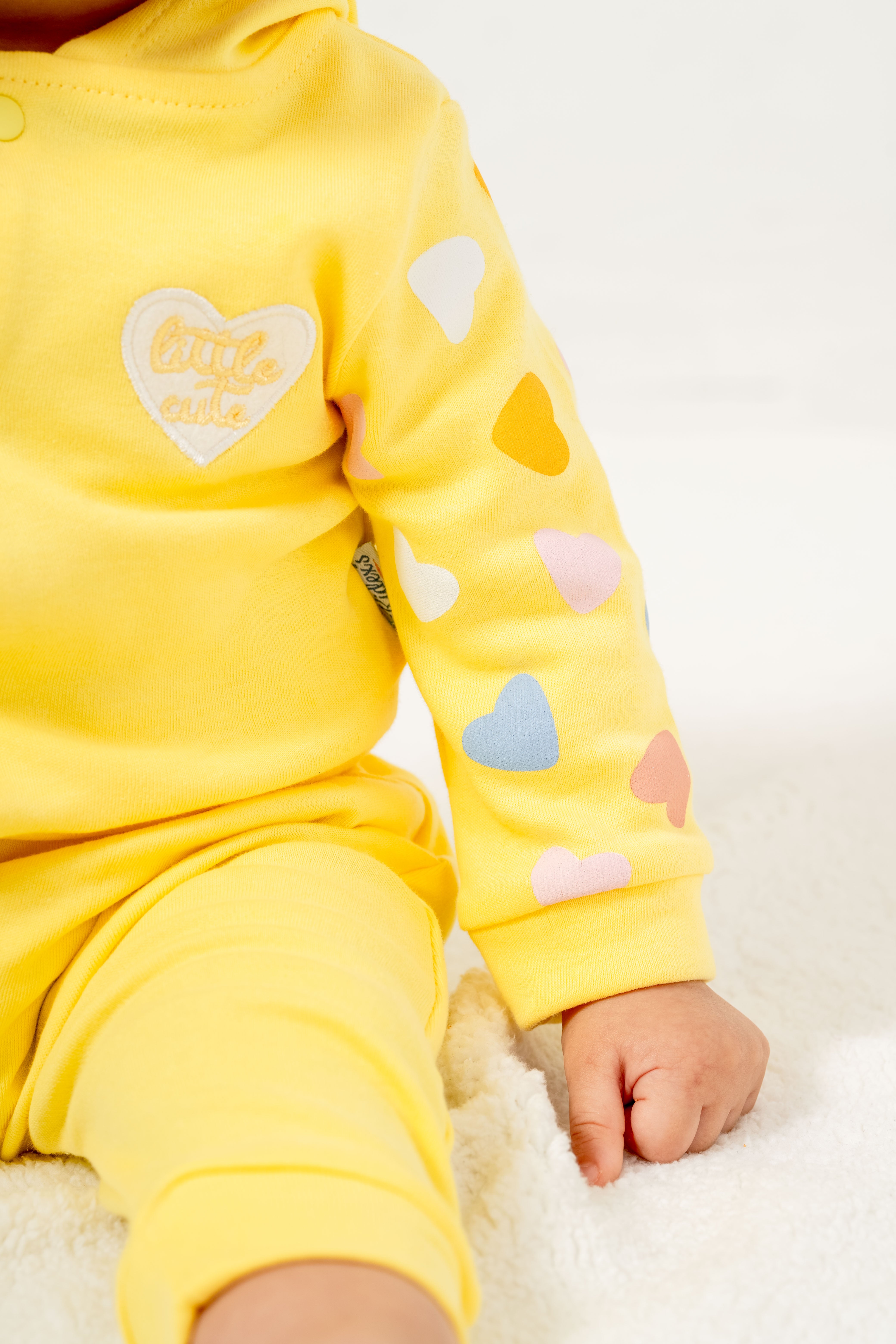 Kız Bebek "Cultivate Love" Baskılı Tişört Desenli Pantolon Takım